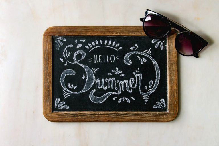 summer-theme-on-sand-XBA3UET