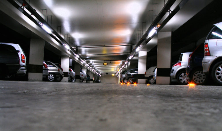plaza_garaje_iluminados